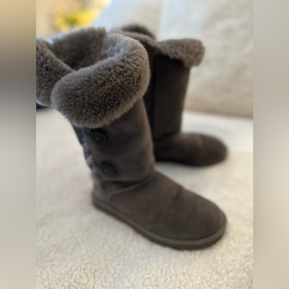 UGG Button Triplet Tall Gray Size 7